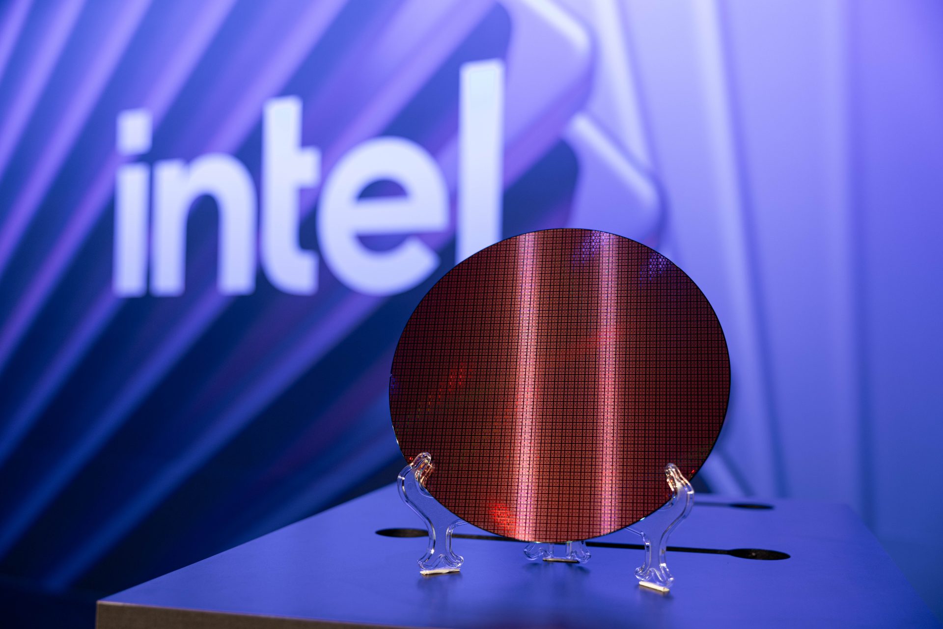 Intel y SK hynix alíanse en EMIB por la crisis de chips AI
