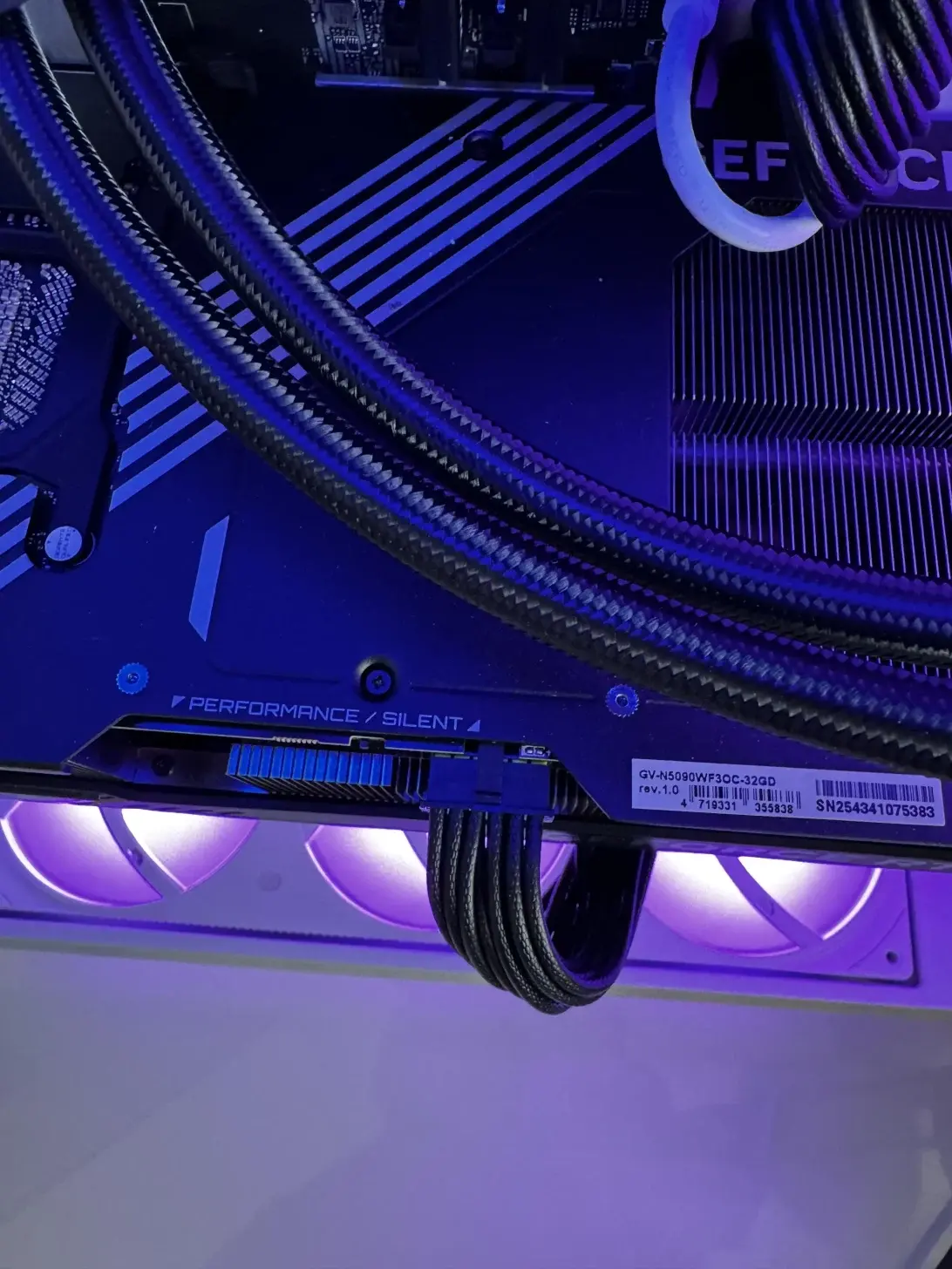 ¡Peligro! Cables MSI de GPU se sueltan solos: MSI culpa a un lote defectuoso